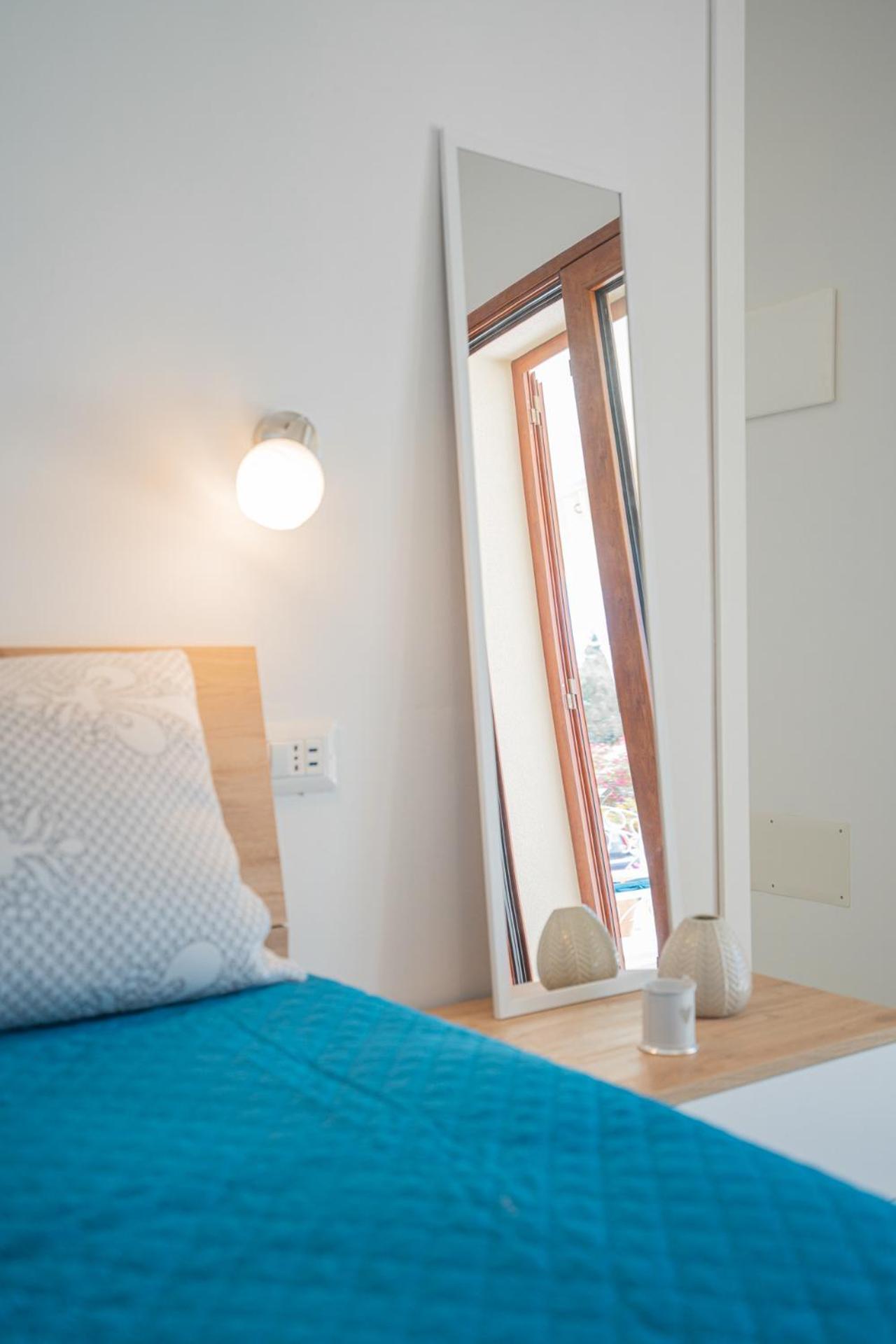Ambra Holiday Rooms - Rooms & Beach San Teodoro  Exteriör bild