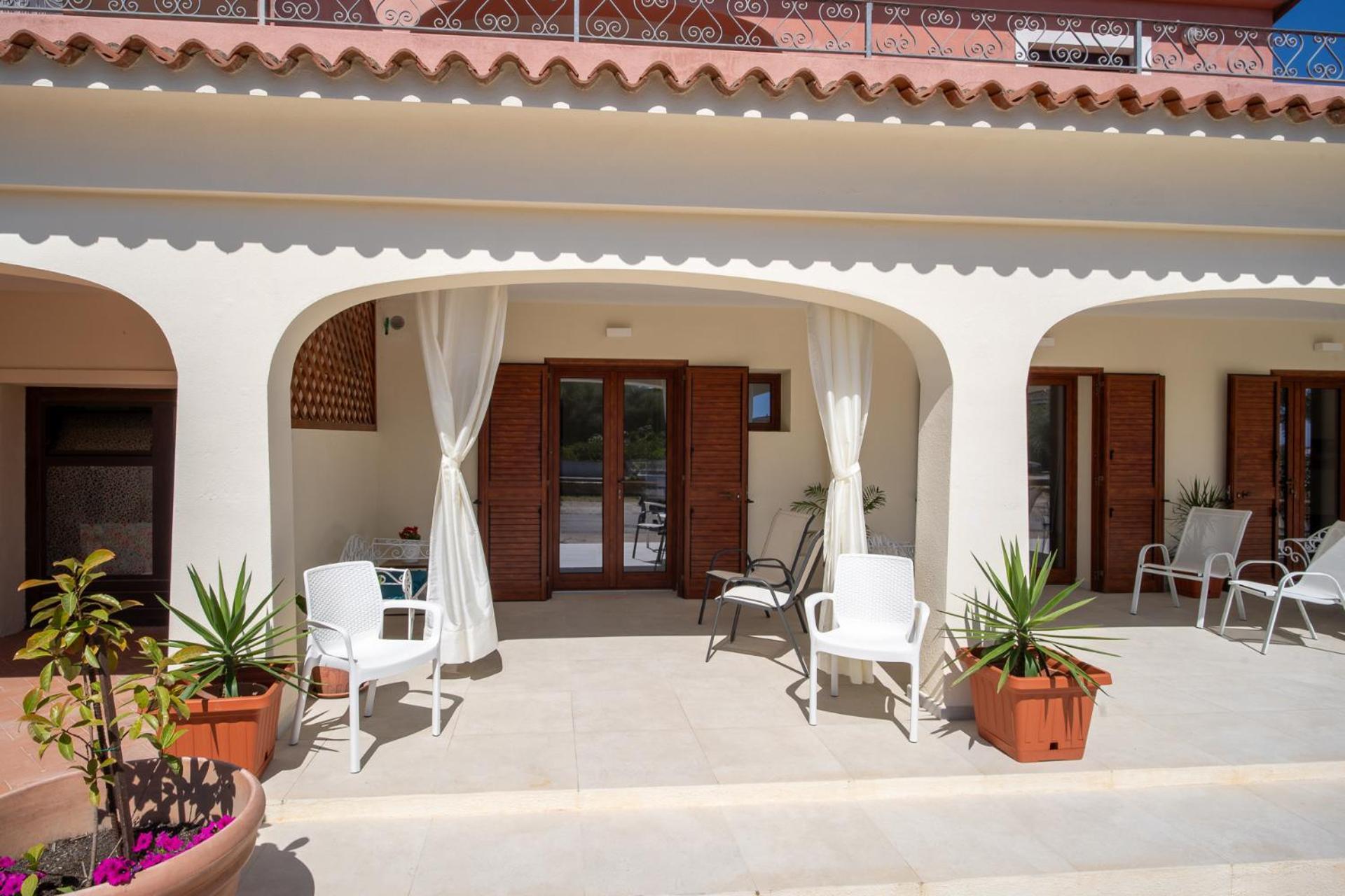 Ambra Holiday Rooms - Rooms & Beach San Teodoro  Exteriör bild